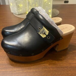 Dr. Scholl's
Original Joy Leather Buckle Hardware Strap Platform Clogs size 7